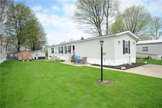 8224 Cloveridge Dr, Erie, PA 16509