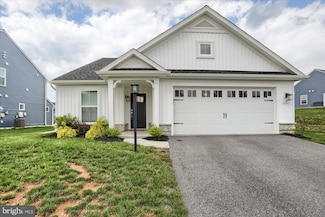 2 Shillington Ln, Carlisle, PA 17013