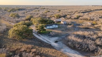 811 County Road 211, Hobson, TX 78117