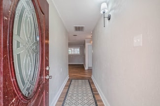 1416 W Sealy St, Alvin, TX 77511