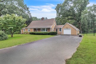 10 Heggie Dr, Westfield, MA 01085