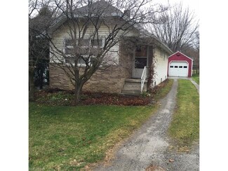 8173 Edmond St, Masury, OH 44438