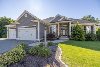 8 Garden St, Woburn, MA 01801