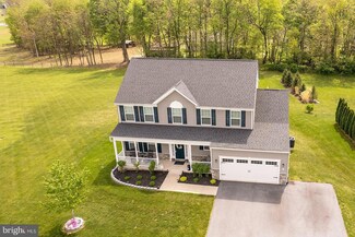 97 Portsmouth Ct, Falling Waters, WV 25419