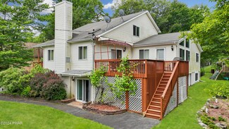 105 Stamford Rd, Dingmans Ferry, PA 18328