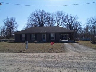 400 E 2nd St, Creighton, MO 64739