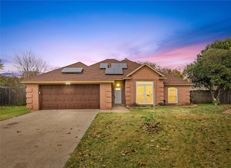1624 Greenway Ct, Midlothian, TX 76065