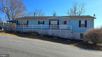 208 Green Hill Dr, Green Lane, PA 18054