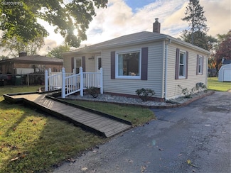 4475 Oakvista Ave, Clarkston, MI 48346