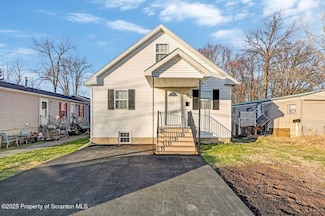 37 Ollendike St, Throop, PA 18512