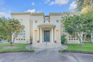 2 Homs Ct, Hillsborough, CA 94010
