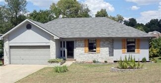 2911 E Chattanooga St, Springfield, MO 65804
