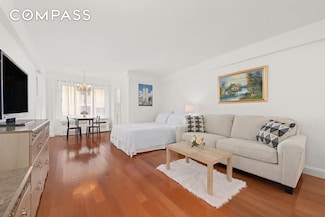 225 E 46th St Unit 8J, New York, NY 10017