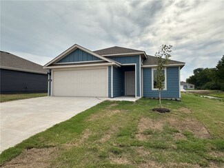 2001 N Fleetwood Ln, Siloam Springs, AR 72761