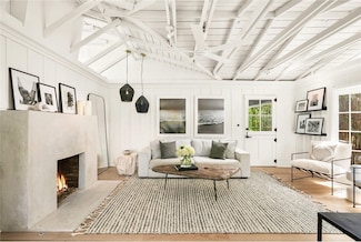 592 Bluebird Canyon Dr, Laguna Beach, CA 92651