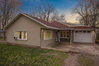 17596 S River Rd, Three Rivers, MI 49093