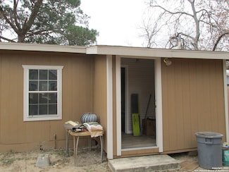 434 S Farrar St, Uvalde, TX 78801