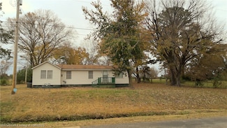 1806 N 5th St, Paris, AR 72855