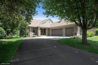 8 Larch Ln, Saint Paul, MN 55127