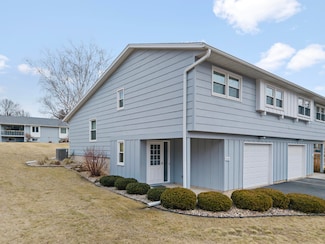 1532 East St, Baraboo, WI 53913