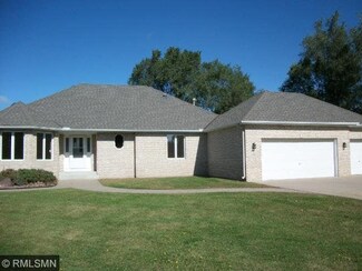 25 25 Oak Ridge Dr, Newport, MN 55055
