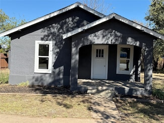 705 E 9th St, Coleman, TX 76834