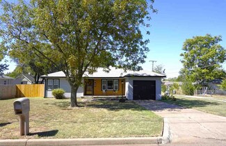 1204 N 3rd St, Ponca City, OK 74601
