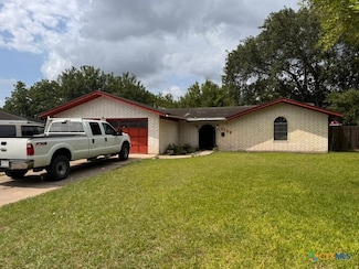2708 E Poplar Ave, Victoria, TX 77901