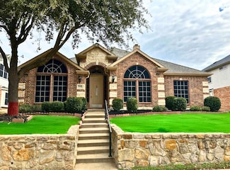 918 Myers Meadow Dr, Garland, TX 75043