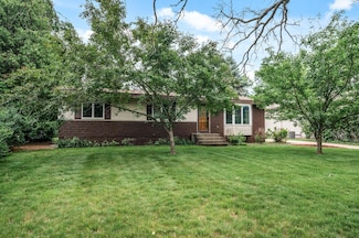 436 Tanglewood Dr, Saint Paul, MN 55126
