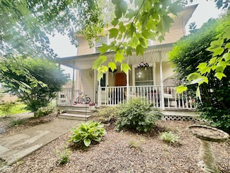 211 6th St, Covington, IN 47932