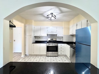 1550 Worcester Rd Unit 216, Framingham, MA 01702