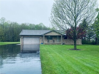 5585 Phillips Rice Rd, Cortland, OH 44410