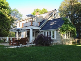 46 Shaw Rd, Chestnut Hill, MA 02467