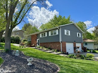 104 Hillcrest Dr, Carroll, IA 51401
