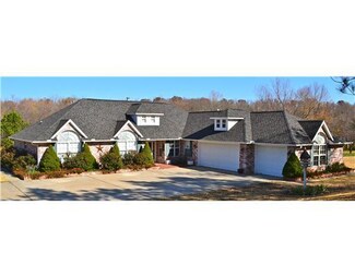 576 Riverwalk Ln, Fayetteville, AR 72703