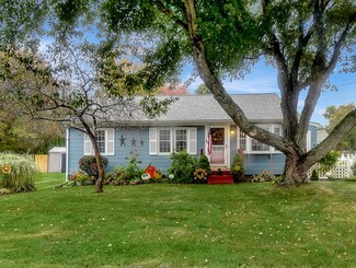 94 Glendale Ave, Woonsocket, RI 02895