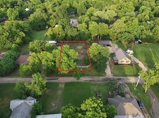214 Denton St, Roxton, TX 75477
