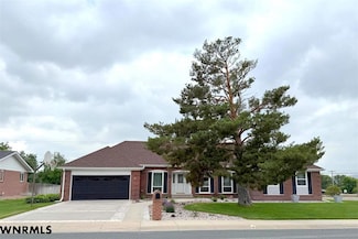 832 E 35th St, Scottsbluff, NE 69361