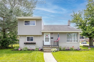 32521 Dover St, Garden City, MI 48135