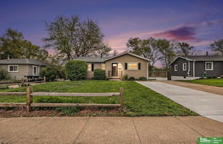 8716 Valley St, Omaha, NE 68124