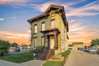 704 Park Ave, Racine, WI 53403