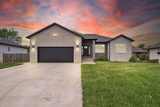635 W Bridgewood Ct, Springfield, MO 65803