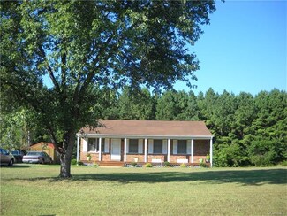 12420 Spring Run Dr, Amelia Court House, VA 23002