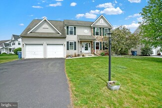 1300 Grey Fox Cir, Quakertown, PA 18951