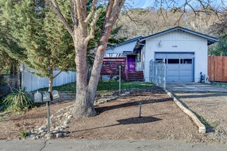 1425 5th Ave, Gold Hill, OR 97525