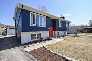 107 Bridgewood Dr Unit 1, Antioch, IL 60002