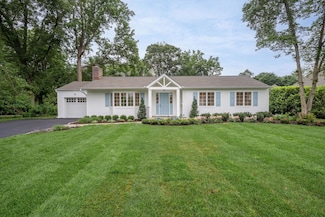 4 Alden Ln, Huntington, NY 11743