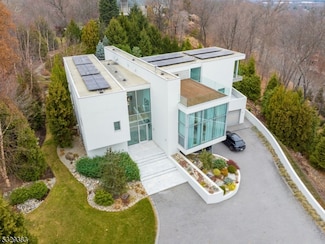 4 Penobscott Place, Franklin Lakes, NJ 07417