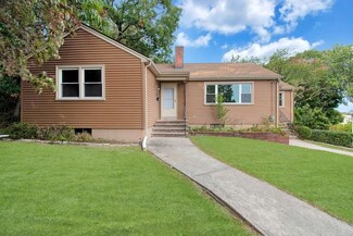 99 Edgeworth Ave, Providence, RI 02904